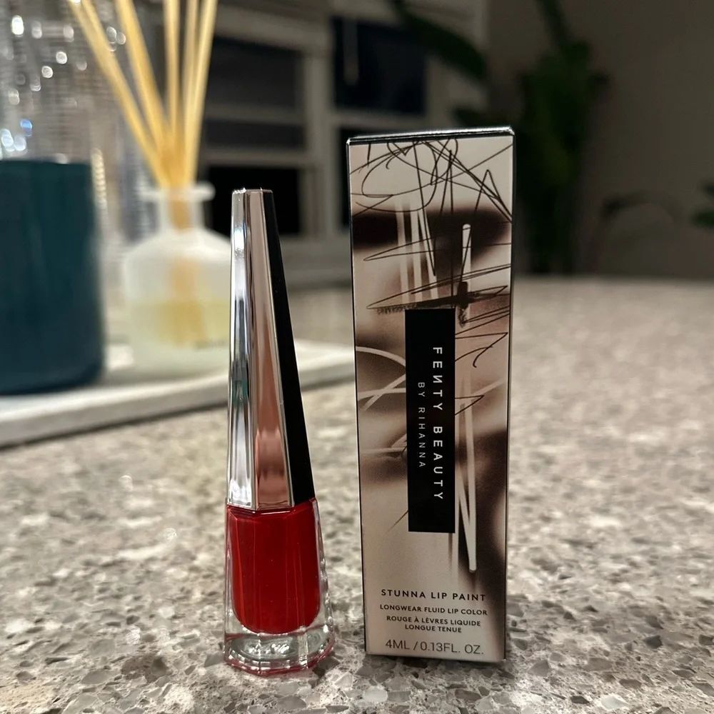 Fenty Beauty by Rihanna Stunna Lip Paint Longwear Fluid Lip Color